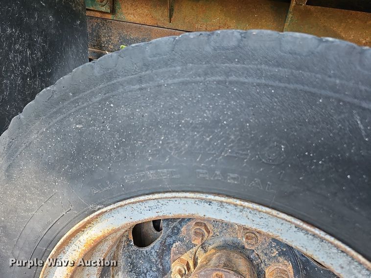 image for item DQ0122 1982 Ford F600  dump truck