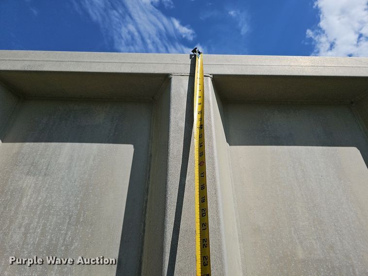 image for item DQ0124 1993 Cornhusker Rockpup  end dump pup trailer