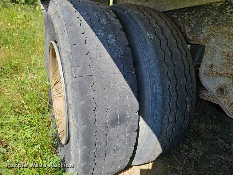 image for item DQ0124 1993 Cornhusker Rockpup  end dump pup trailer