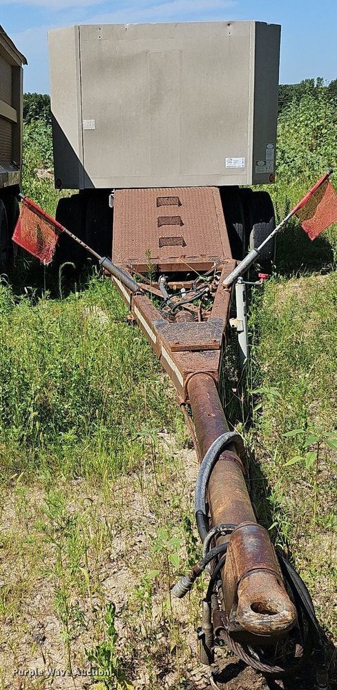 image for item DQ0126 1999 Cornhusker 800R-51698-463  end dump pup trailer