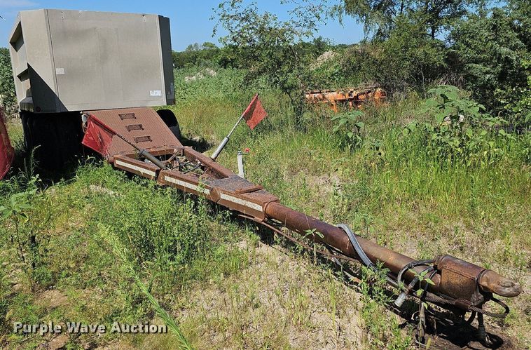image for item DQ0126 1999 Cornhusker 800R-51698-463  end dump pup trailer