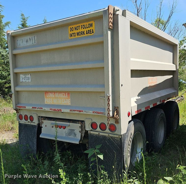 image for item DQ0126 1999 Cornhusker 800R-51698-463  end dump pup trailer