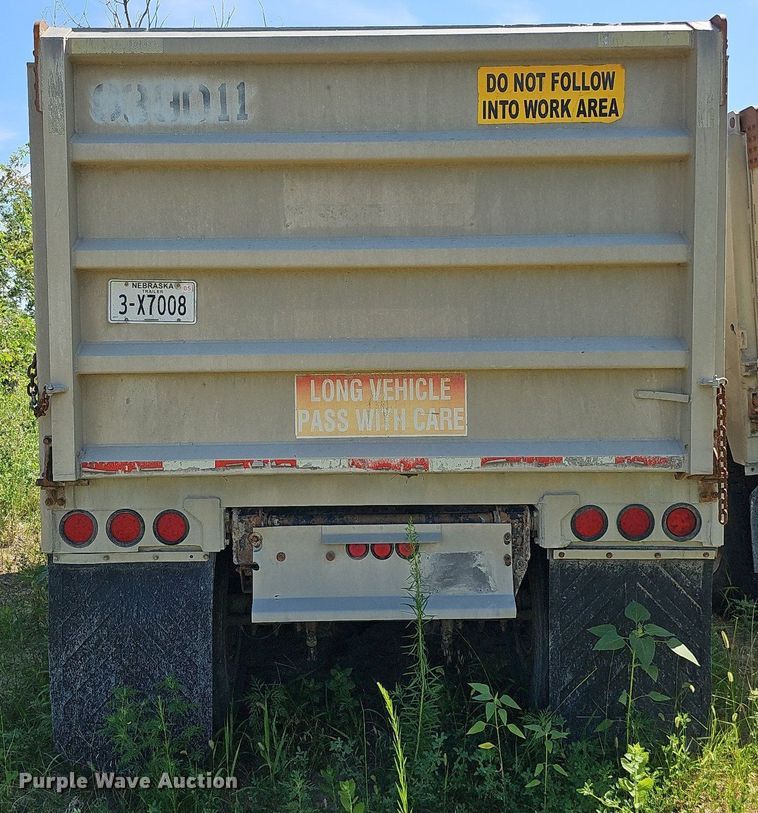 image for item DQ0126 1999 Cornhusker 800R-51698-463  end dump pup trailer