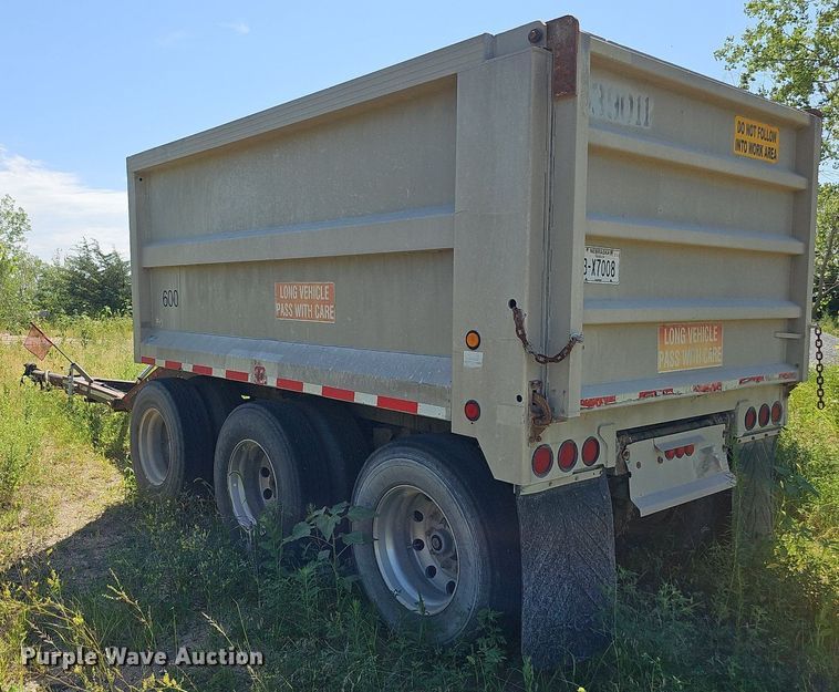 image for item DQ0126 1999 Cornhusker 800R-51698-463  end dump pup trailer