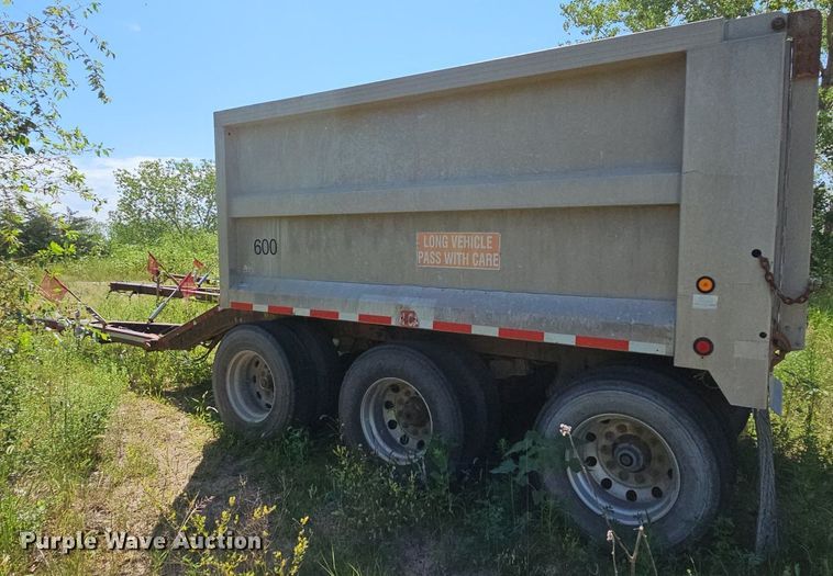 image for item DQ0126 1999 Cornhusker 800R-51698-463  end dump pup trailer