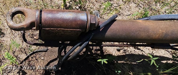 image for item DQ0126 1999 Cornhusker 800R-51698-463  end dump pup trailer