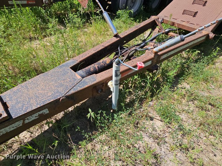 image for item DQ0126 1999 Cornhusker 800R-51698-463  end dump pup trailer