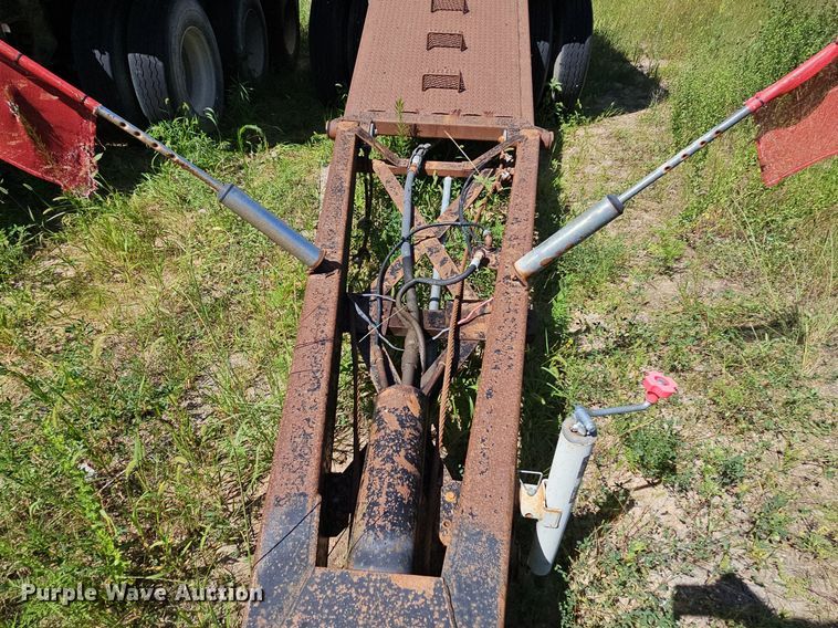 image for item DQ0126 1999 Cornhusker 800R-51698-463  end dump pup trailer