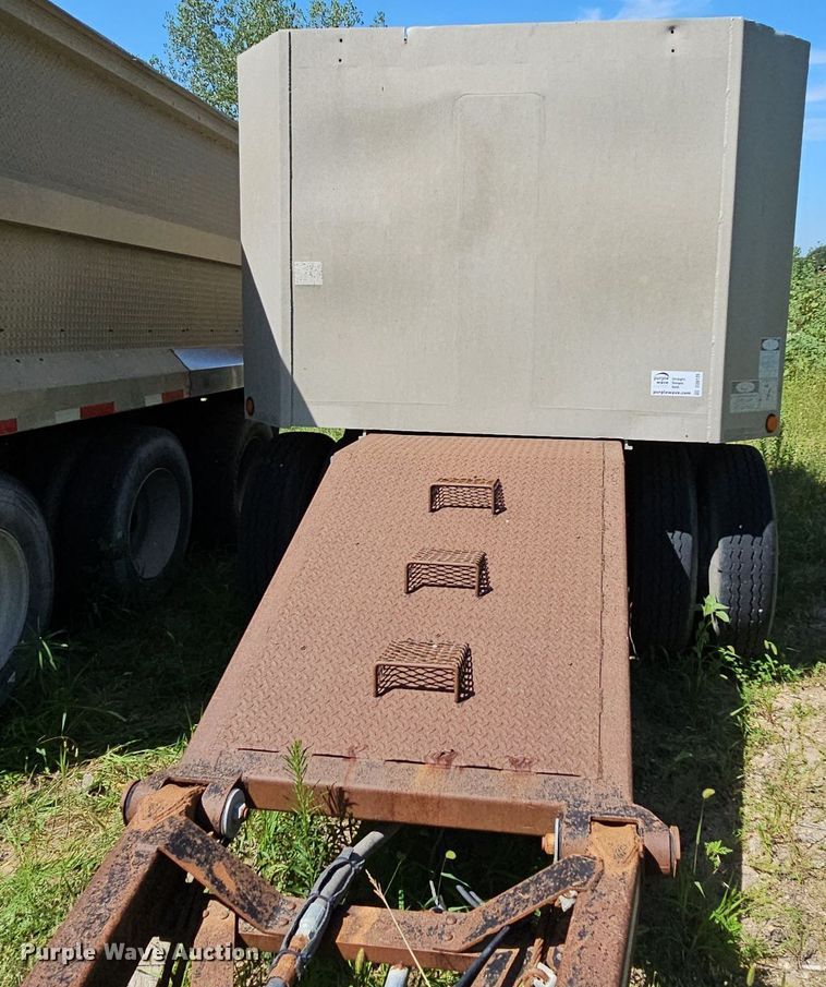 image for item DQ0126 1999 Cornhusker 800R-51698-463  end dump pup trailer