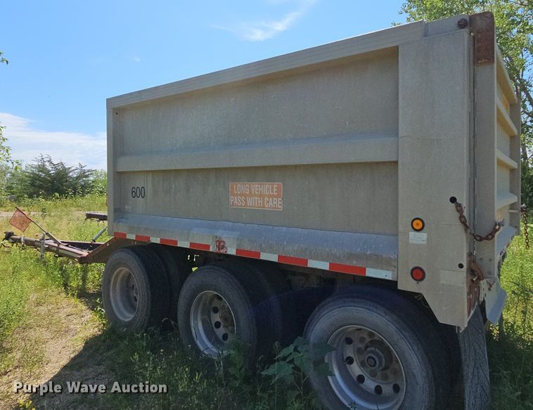 image for item DQ0126 1999 Cornhusker 800R-51698-463  end dump pup trailer