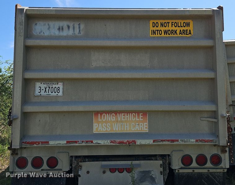 image for item DQ0126 1999 Cornhusker 800R-51698-463  end dump pup trailer