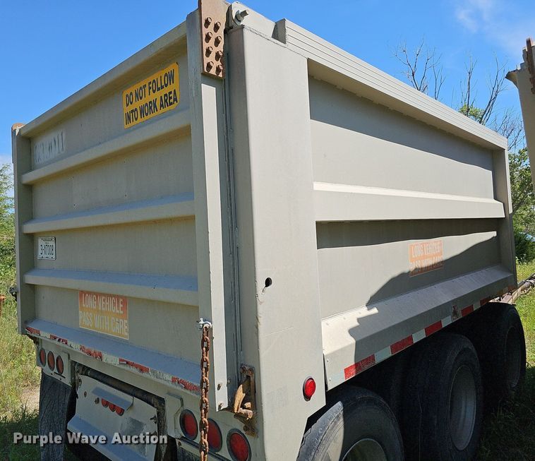 image for item DQ0126 1999 Cornhusker 800R-51698-463  end dump pup trailer