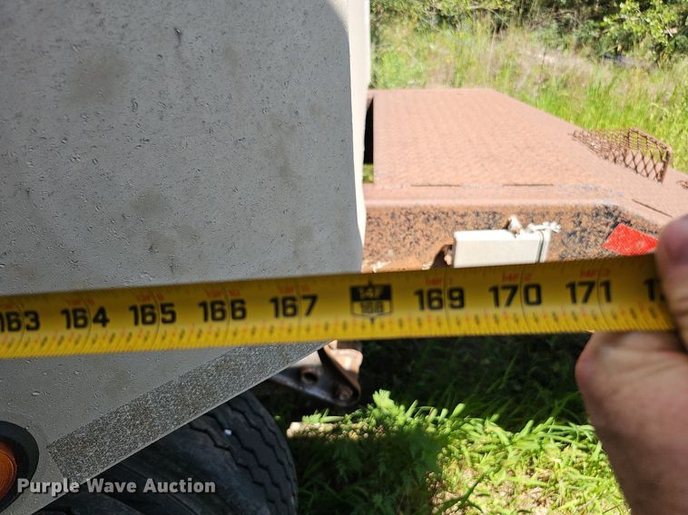 image for item DQ0126 1999 Cornhusker 800R-51698-463  end dump pup trailer