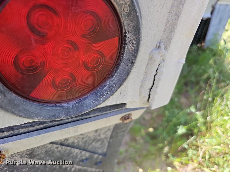 image for item DQ0126 1999 Cornhusker 800R-51698-463  end dump pup trailer