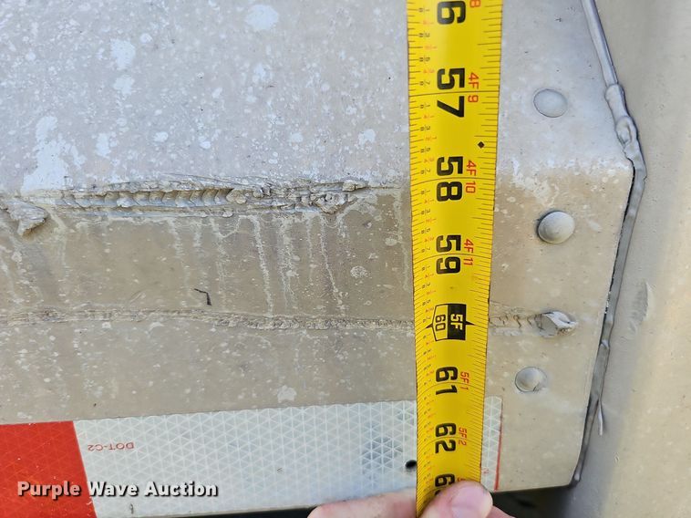 image for item DQ0126 1999 Cornhusker 800R-51698-463  end dump pup trailer