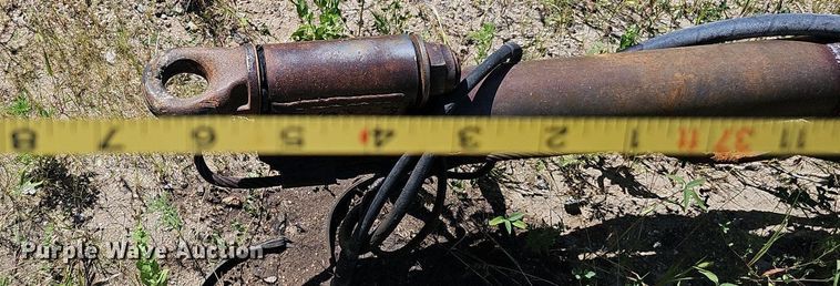 image for item DQ0126 1999 Cornhusker 800R-51698-463  end dump pup trailer