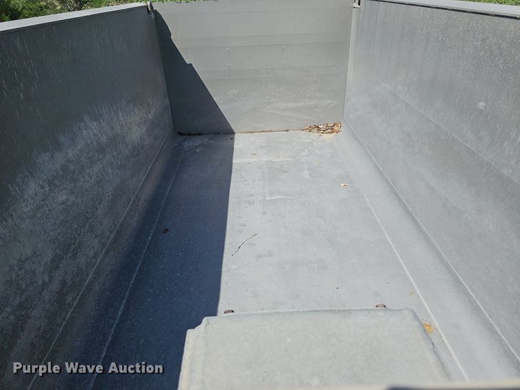image for item DQ0126 1999 Cornhusker 800R-51698-463  end dump pup trailer