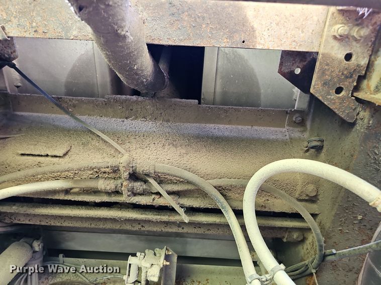 image for item DQ0126 1999 Cornhusker 800R-51698-463  end dump pup trailer