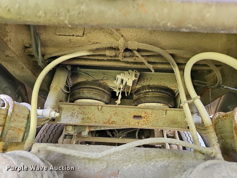 image for item DQ0126 1999 Cornhusker 800R-51698-463  end dump pup trailer