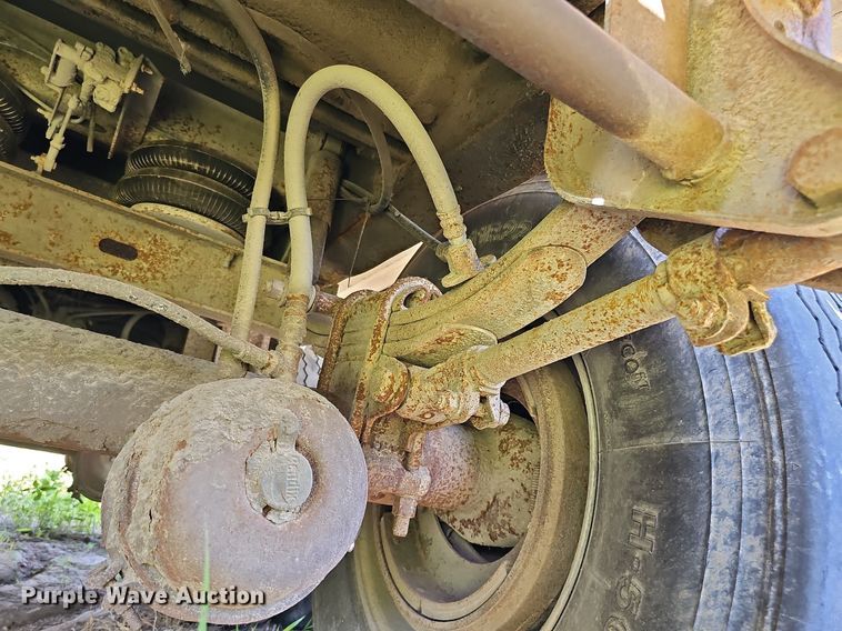 image for item DQ0126 1999 Cornhusker 800R-51698-463  end dump pup trailer