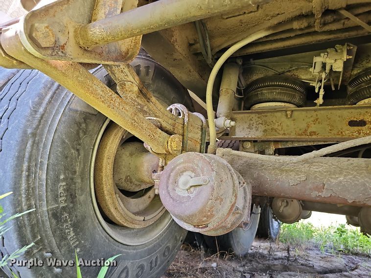 image for item DQ0126 1999 Cornhusker 800R-51698-463  end dump pup trailer