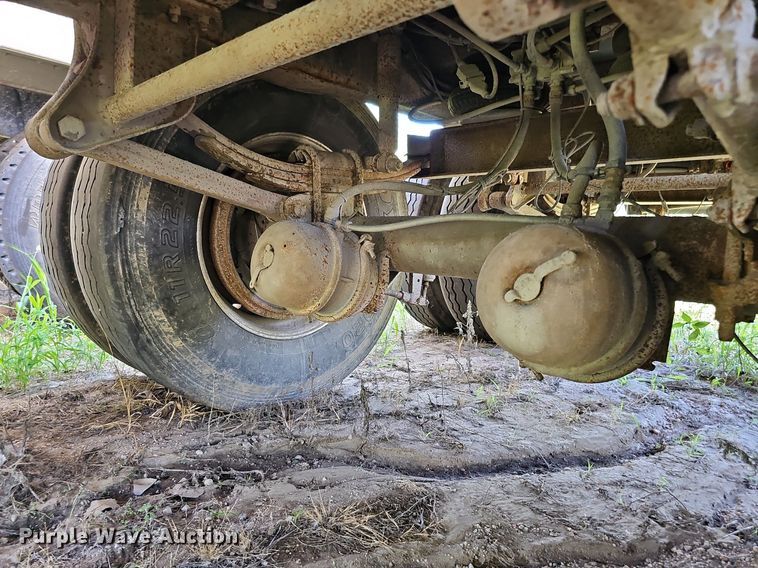 image for item DQ0126 1999 Cornhusker 800R-51698-463  end dump pup trailer