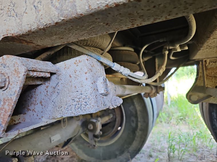 image for item DQ0126 1999 Cornhusker 800R-51698-463  end dump pup trailer