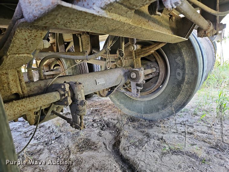 image for item DQ0126 1999 Cornhusker 800R-51698-463  end dump pup trailer