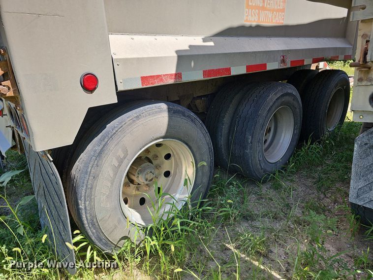 image for item DQ0126 1999 Cornhusker 800R-51698-463  end dump pup trailer