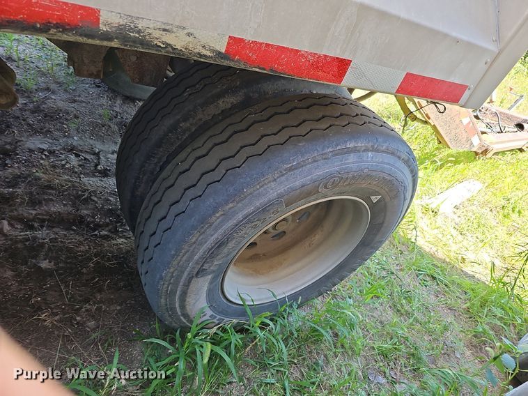 image for item DQ0126 1999 Cornhusker 800R-51698-463  end dump pup trailer