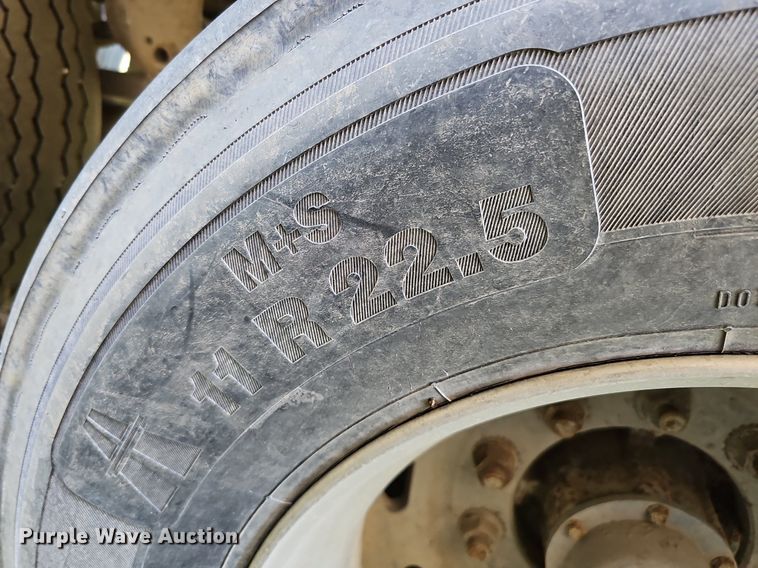 image for item DQ0126 1999 Cornhusker 800R-51698-463  end dump pup trailer