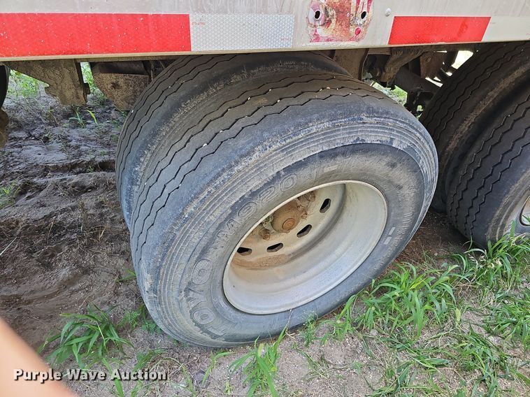 image for item DQ0126 1999 Cornhusker 800R-51698-463  end dump pup trailer