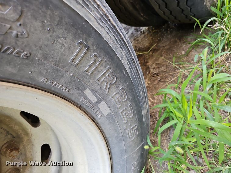 image for item DQ0126 1999 Cornhusker 800R-51698-463  end dump pup trailer