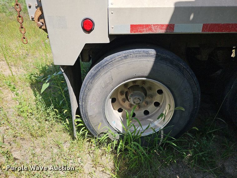 image for item DQ0126 1999 Cornhusker 800R-51698-463  end dump pup trailer