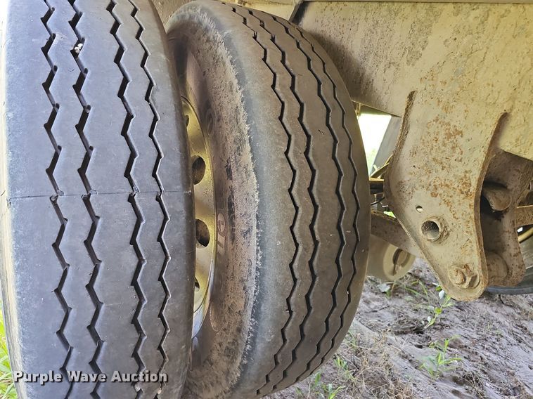 image for item DQ0126 1999 Cornhusker 800R-51698-463  end dump pup trailer