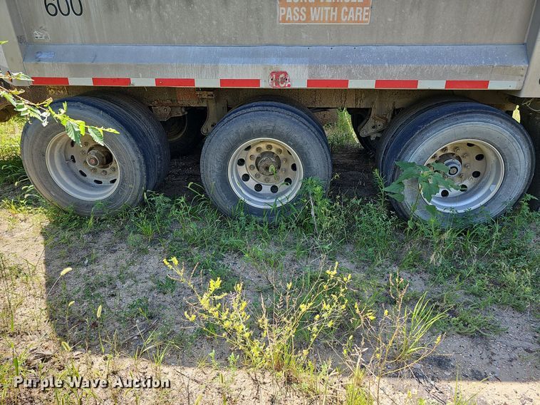 image for item DQ0126 1999 Cornhusker 800R-51698-463  end dump pup trailer