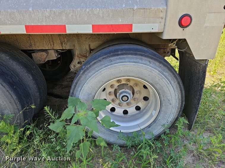 image for item DQ0126 1999 Cornhusker 800R-51698-463  end dump pup trailer