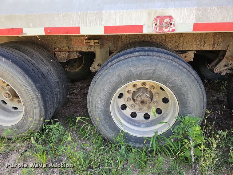 image for item DQ0126 1999 Cornhusker 800R-51698-463  end dump pup trailer