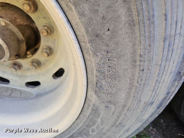 image for item DQ0126 1999 Cornhusker 800R-51698-463  end dump pup trailer