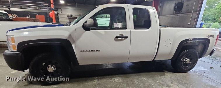 image for item DQ0132 2013 Chevrolet Silverado 1500  Ext. Cab pickup truck