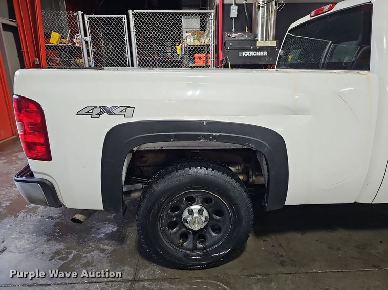 image for item DQ0132 2013 Chevrolet Silverado 1500  Ext. Cab pickup truck