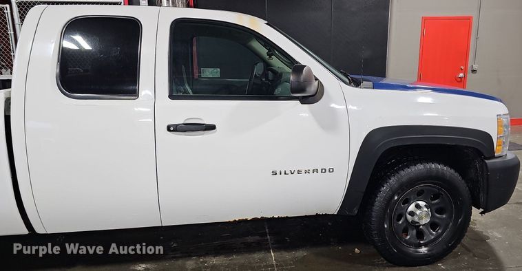 image for item DQ0132 2013 Chevrolet Silverado 1500  Ext. Cab pickup truck