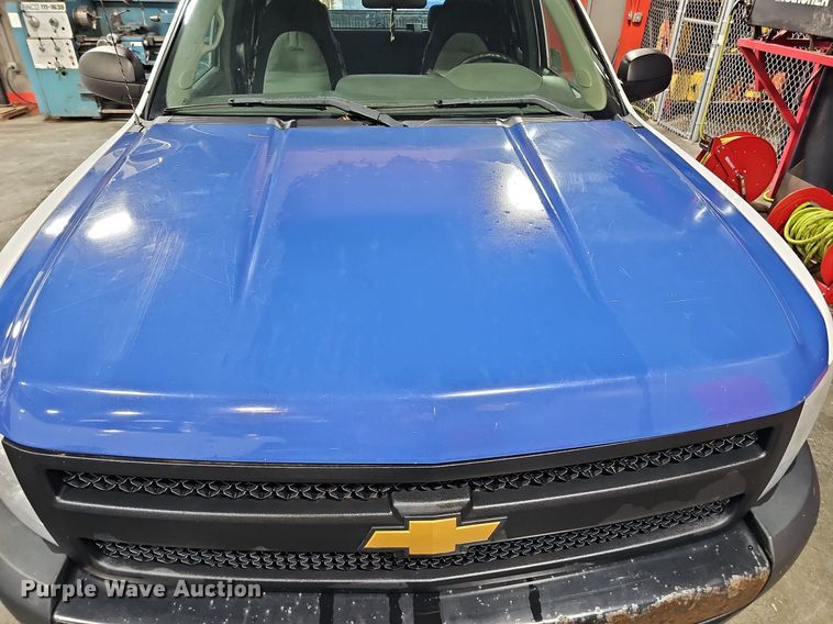 image for item DQ0132 2013 Chevrolet Silverado 1500  Ext. Cab pickup truck