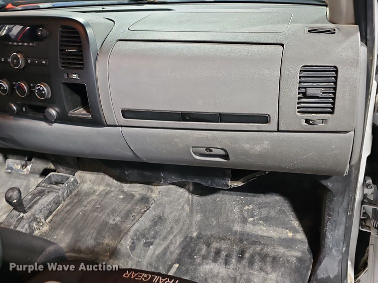 image for item DQ0132 2013 Chevrolet Silverado 1500  Ext. Cab pickup truck