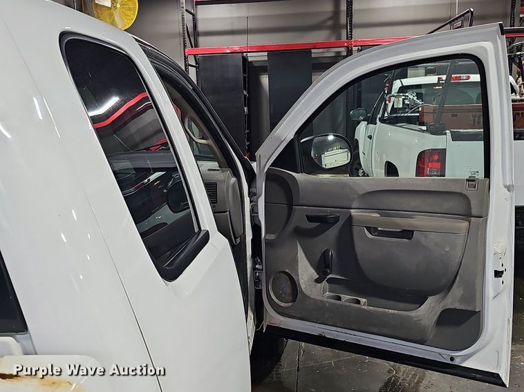 image for item DQ0132 2013 Chevrolet Silverado 1500  Ext. Cab pickup truck