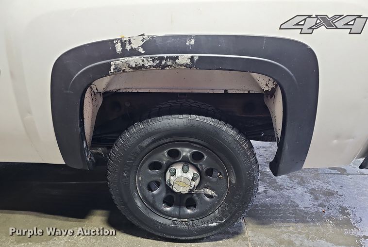 image for item DQ0132 2013 Chevrolet Silverado 1500  Ext. Cab pickup truck