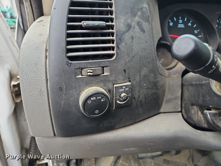 image for item DQ0133 2013 Chevrolet Silverado 1500  pickup truck