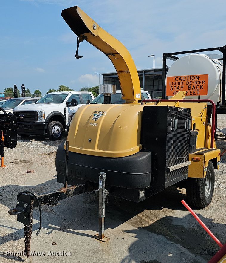 image for item DQ0138 2005 Vermeer BC1400 XL  wood chipper