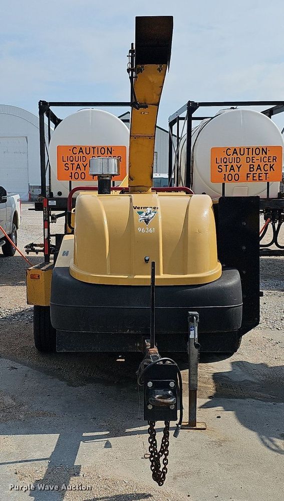 image for item DQ0138 2005 Vermeer BC1400 XL  wood chipper