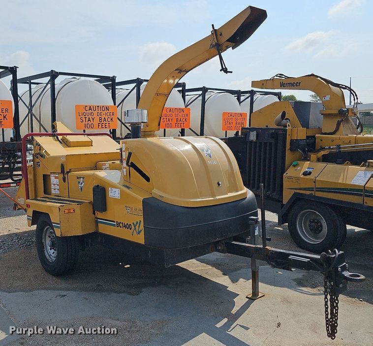 image for item DQ0138 2005 Vermeer BC1400 XL  wood chipper